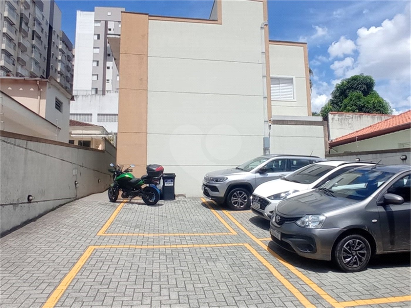 Casa à venda com 2 suítes no condomínio Residencial Pavoni I, São Paulo - SP