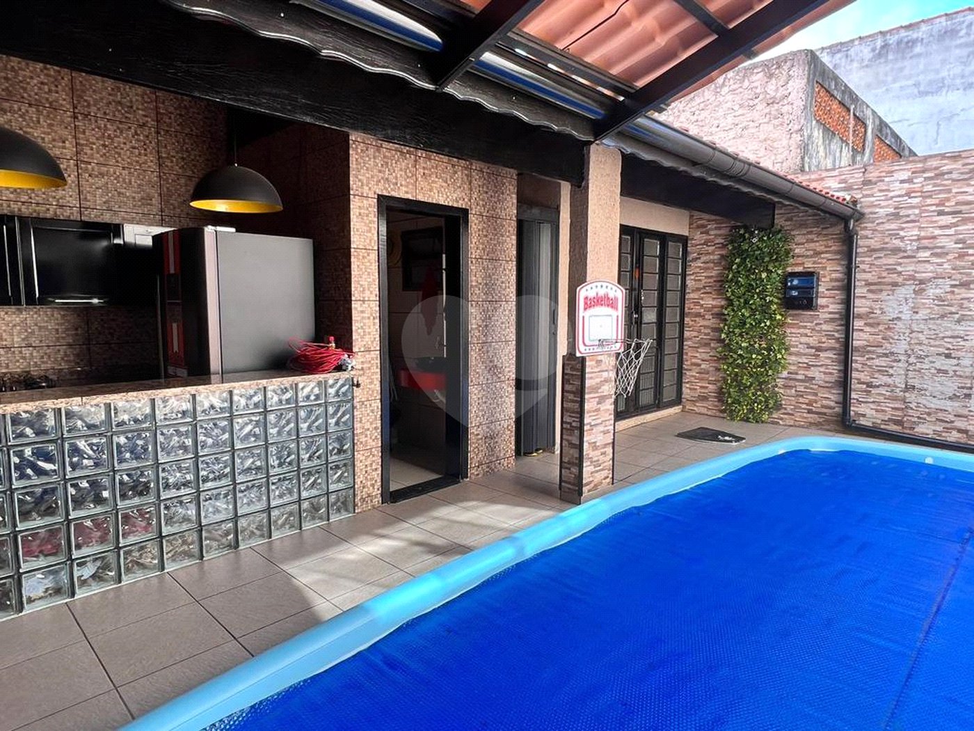 Sobrado à venda com 3 quartos, sendo 1 suíte,  em Jardim Modelo, Suzano, SP
