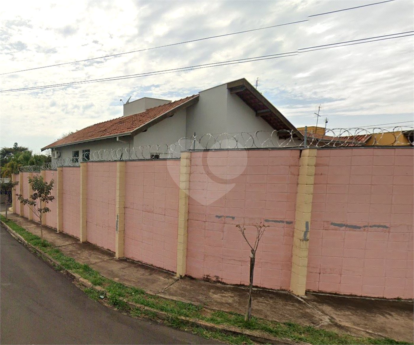 CASA COM 3 QUARTOS NO CONDOMÍNIO GRAND VILLE