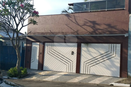 Sobrado à venda com 4 quartos, sendo 2 suítes,  em Parque Colonial, São Paulo, SP