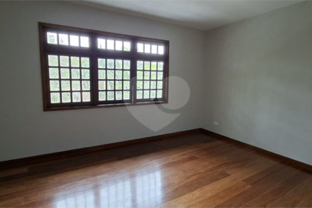 Casa à venda com 4 quartos, sendo 2 suítes,  em Jardim Marajoara, São Paulo, SP