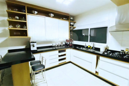Casa à venda com 4 quartos, sendo 2 suítes, no condomínio Sunríse, São Paulo - SP