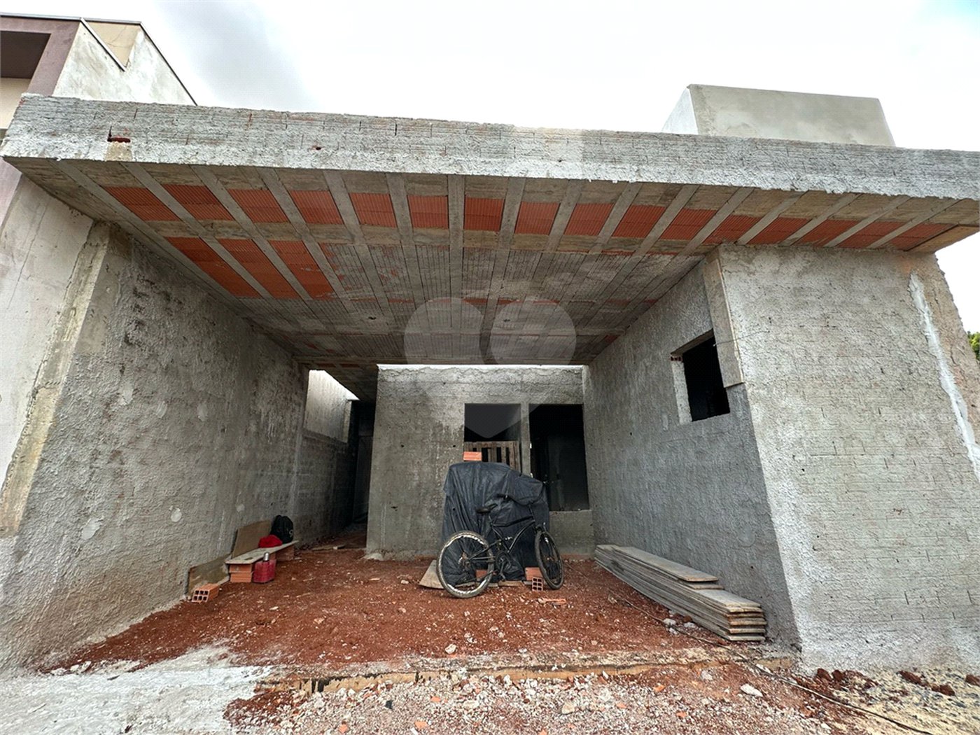 Casa à venda com 3 quartos, sendo 1 suíte, no condomínio Lago dos Ipês, Itapetininga - SP
