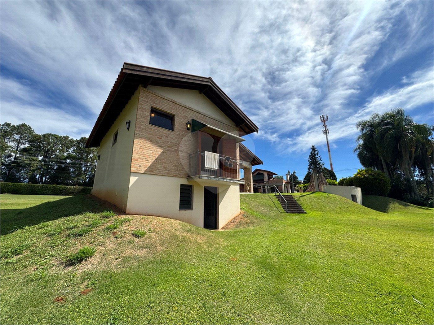 Casa à venda com 7 quartos, sendo 3 suítes,  em Jardim Colombo, Itapetininga, SP