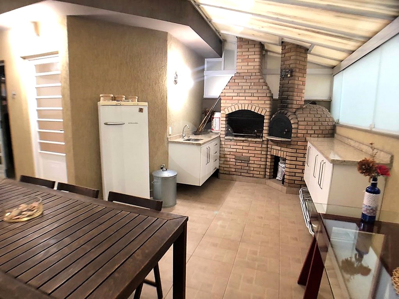 Casa à venda com 3 quartos, sendo 1 suíte, no condomínio Res Vista Verde, São Paulo - SP