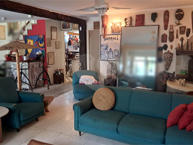Casa de Vila à venda com 4 quartos, sendo 1 suíte,  em Vila Olímpia, São Paulo, SP