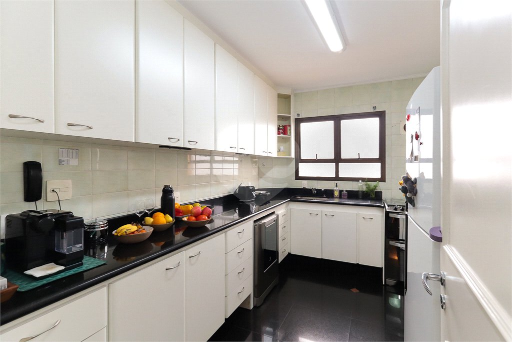 Apartamento à venda com 3 quartos, sendo 2 suítes, em Campo Belo, São Paulo, SP