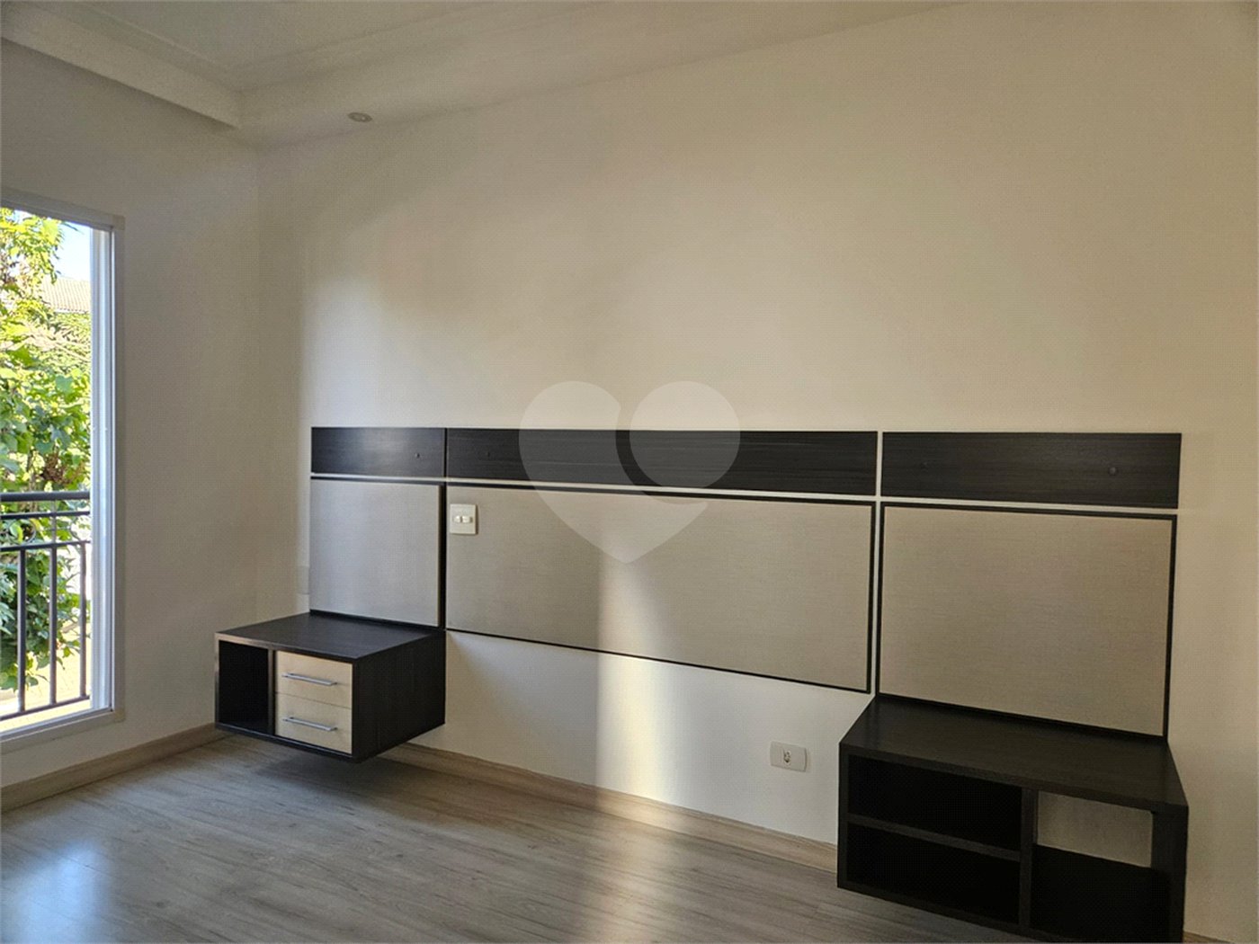 Casa à venda com 2 quartos, sendo 1 suíte, no condomínio Vitória Park, Suzano - SP