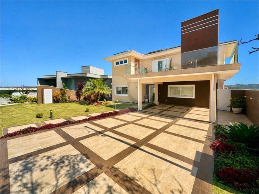 Casa à venda com 3 suítes no condomínio Golf Village, Carapicuíba - SP