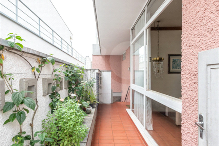 Casa Térrea à venda com 7 quartos, sendo 1 suíte, em Santana, São Paulo, SP