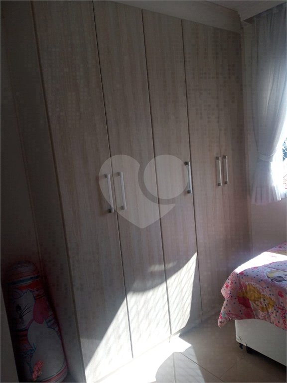 Casa à venda com 3 quartos, sendo 1 suíte, no condomínio Village St. Louis, São Paulo - SP