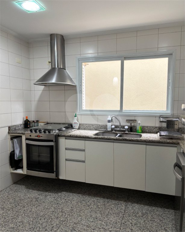 Casa à venda com 4 quartos, sendo 3 suítes, no condomínio Vila Carmel, São Paulo - SP