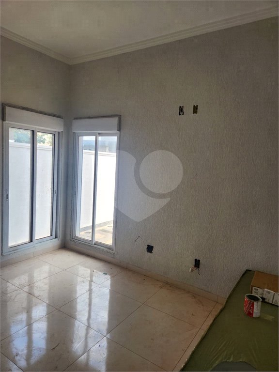 Casa à venda com 3 quartos, sendo 2 suítes, no condomínio Sollares, Araraquara - SP