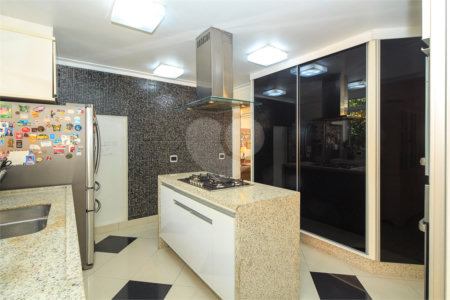 Casa Térrea à venda com 4 quartos, sendo 2 suítes, em Jardim Petrópolis, São Paulo, SP
