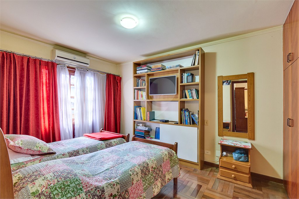 Casa à venda com 4 quartos, sendo 2 suítes, em Jardim Cordeiro, São Paulo, SP