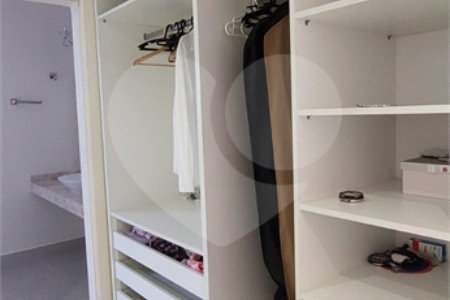 Casa à venda com 3 suítes no condomínio Figueira Garden, Atibaia - SP