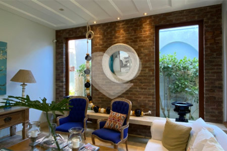Casa à venda com 1 quarto, sendo 3 suítes, no Centro, Porto Seguro, BA