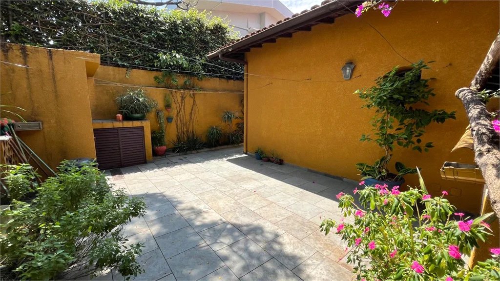 Casa à venda com 4 quartos, sendo 2 suítes,  em Lar São Paulo, São Paulo, SP