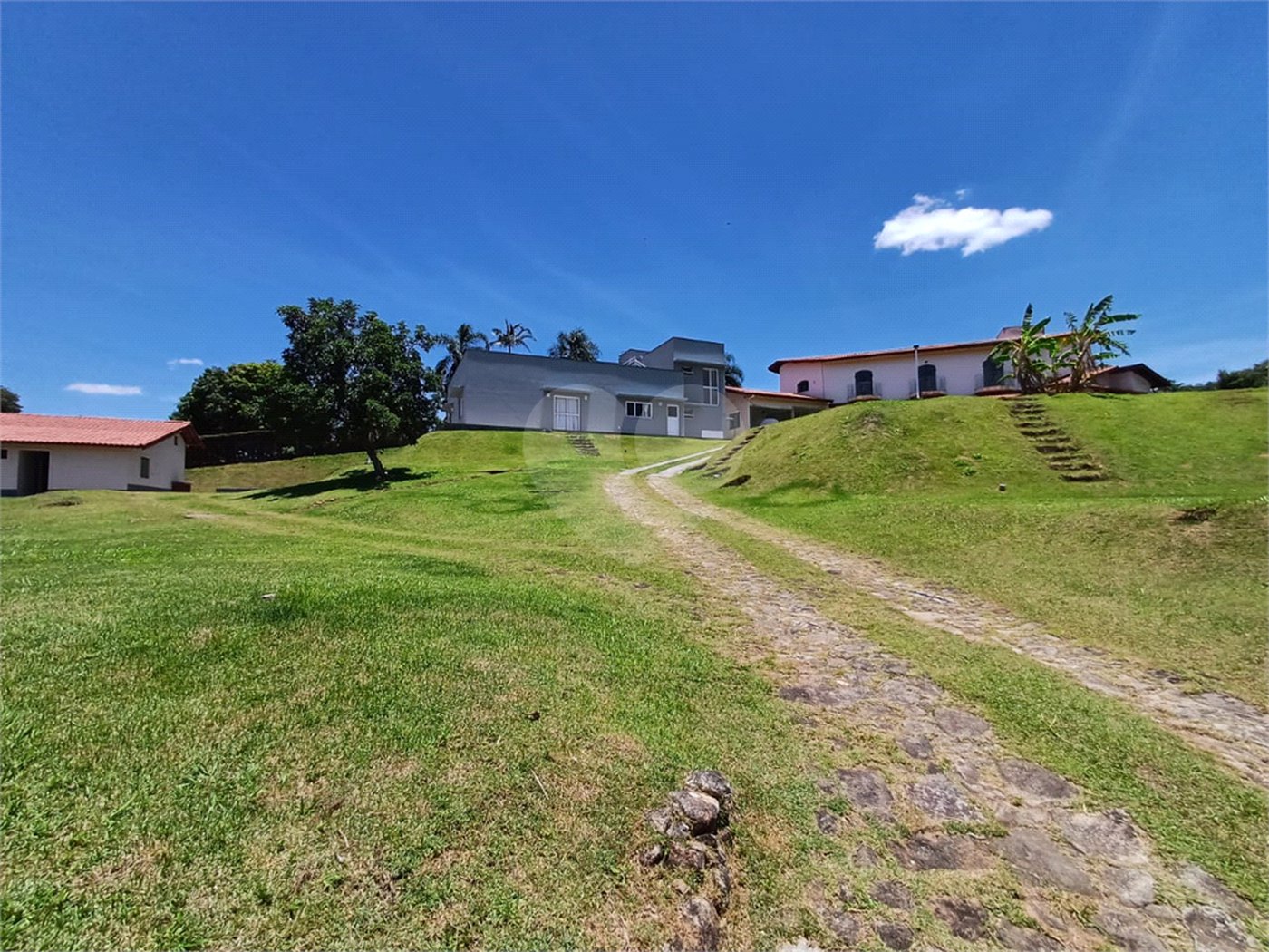 Casa à venda com 3 quartos, sendo 1 suíte, em Alpes D'ouro, Bom Jesus dos Perdões, SP