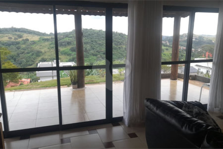 Casa à venda com 3 quartos, sendo 2 suítes, no condomínio Outeiro das Flores, Itupeva - SP