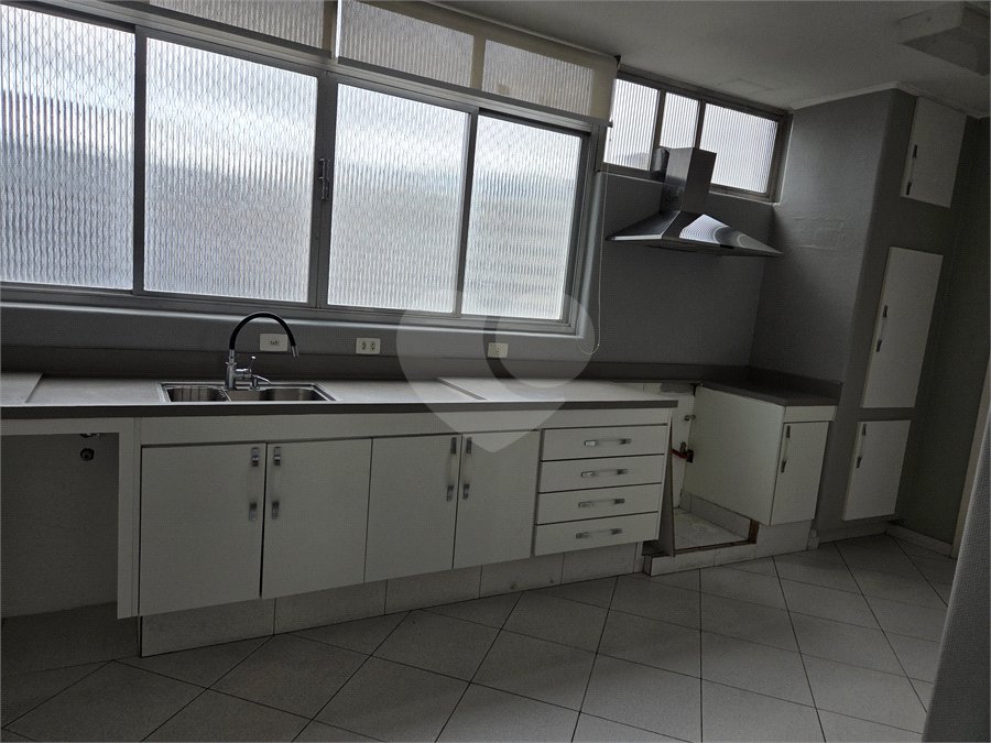 Apartamento à venda com 2 suítes em Cerqueira César, São Paulo, SP
