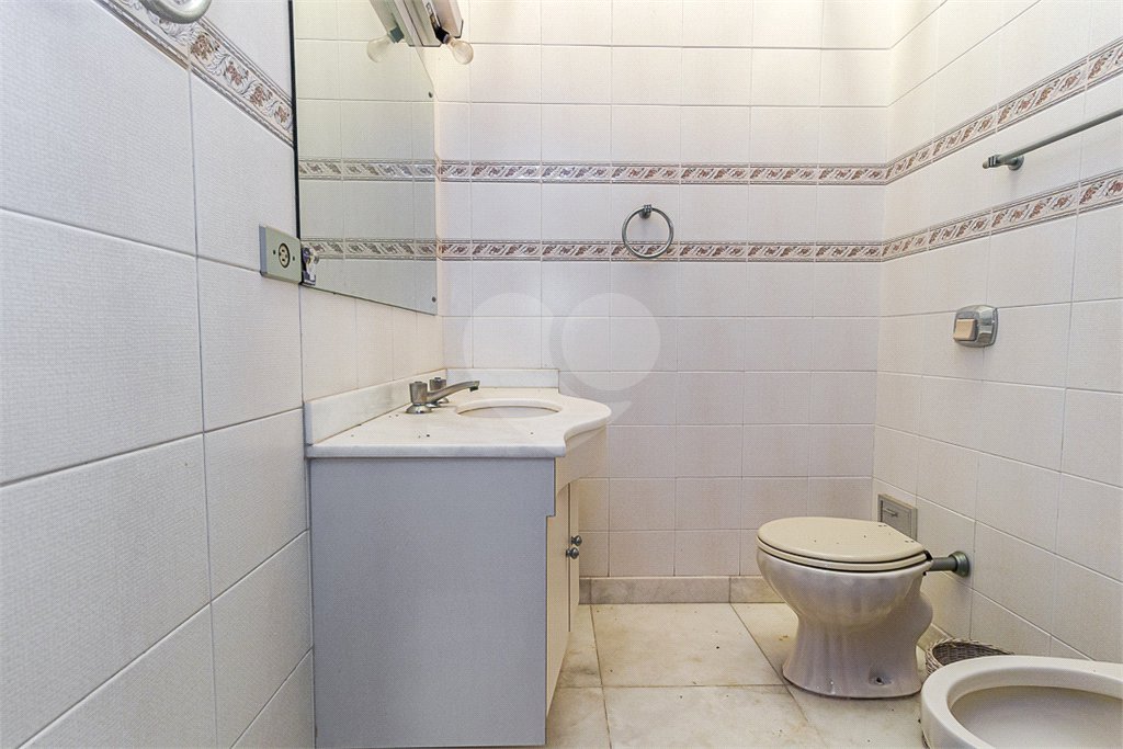 Casa Térrea à venda com 3 suítes em Jardim dos Estados, São Paulo, SP