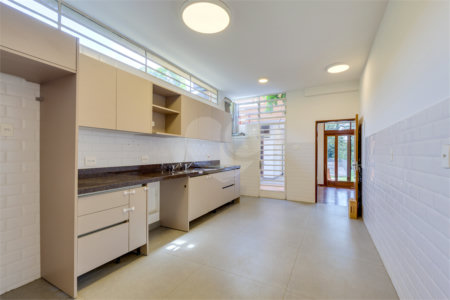 Casa Térrea à venda com 3 quartos, sendo 1 suíte, em Alto da Boa Vista, São Paulo, SP