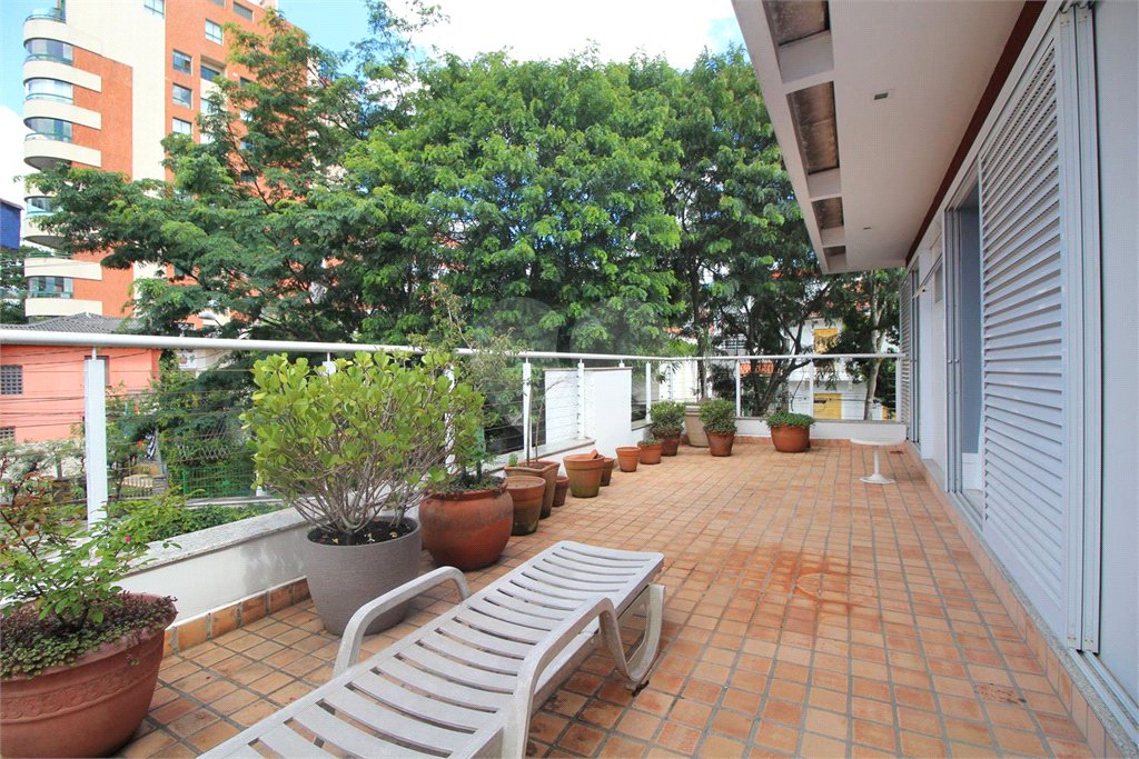 Casa à venda com 3 quartos, sendo 1 suíte, em Vila Mariana, São Paulo, SP