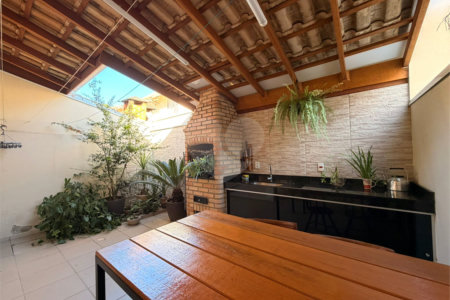 Casa à venda com 3 quartos, sendo 1 suíte, no condomínio Village Sarriá, Sorocaba - SP