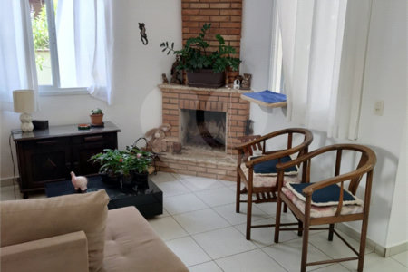 Casa à venda com 3 quartos, sendo 1 suíte, no condomínio Picollo Villaggio, Louveira - SP