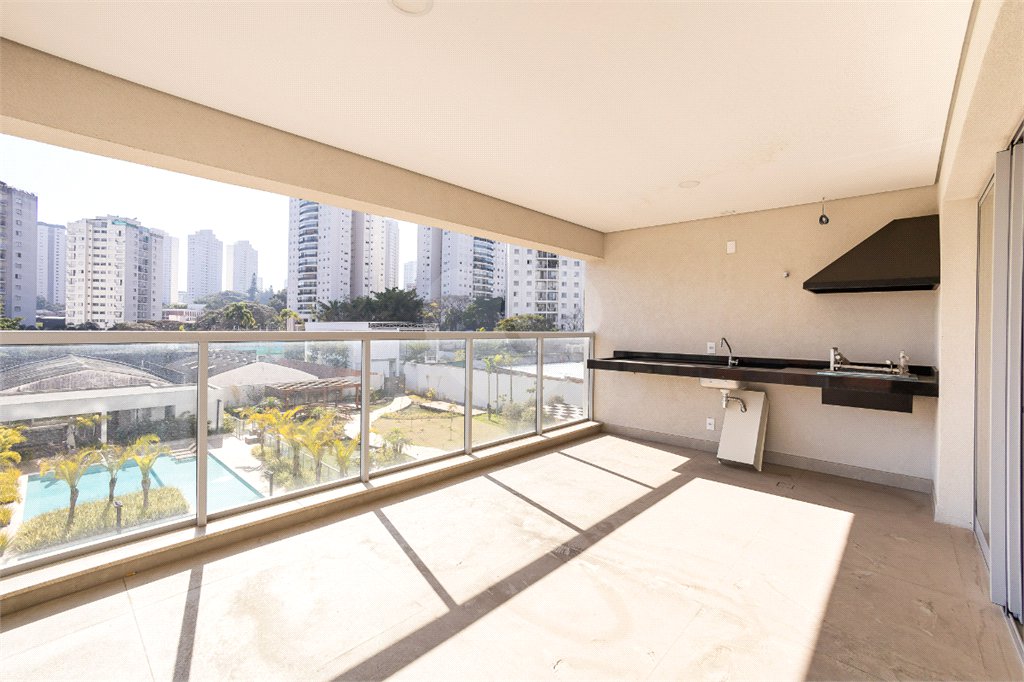 Apartamento à venda com 3 quartos, sendo 1 suíte,  em Vila Sofia, São Paulo, SP