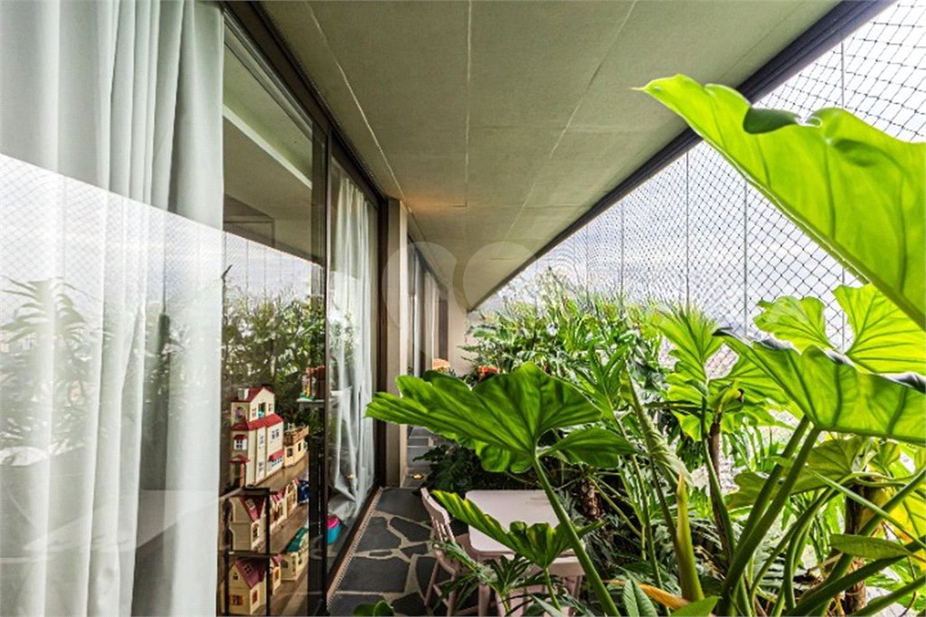 Apartamento à venda com 3 suítes em Vila Suzana, São Paulo, SP