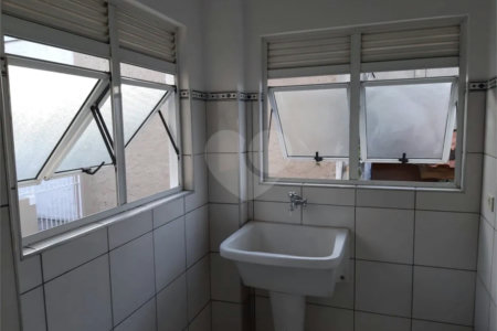 Sobrado à venda com 2 quartos em Km 18, Osasco, SP