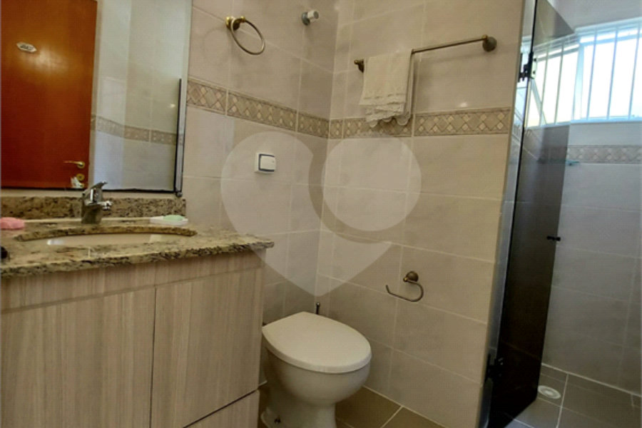Sobrado à venda com 3 quartos, sendo 2 suítes, em Vila Romero, São Paulo, SP