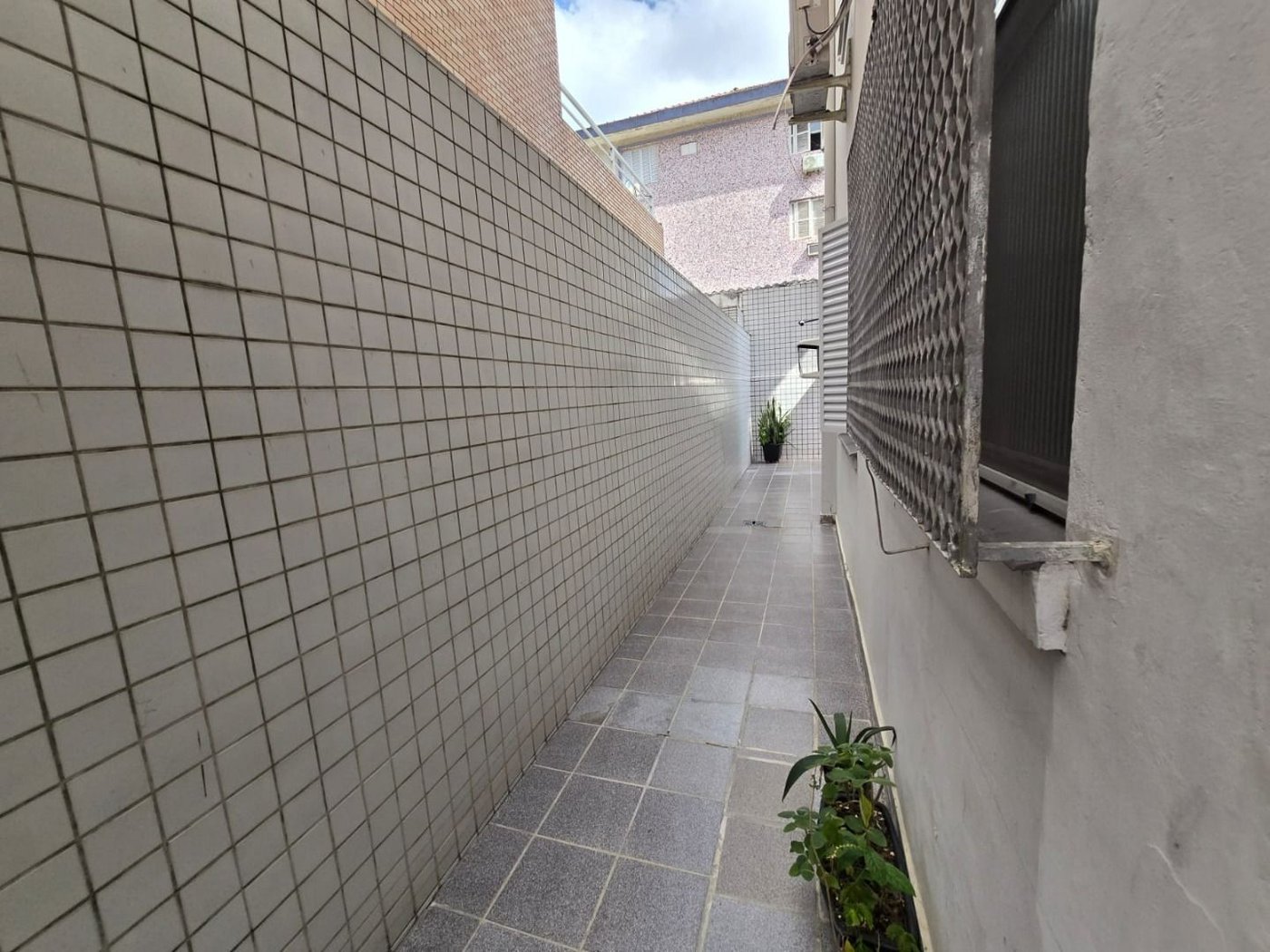 Apartamento com 2 dormitórios à venda, 59 m² por R$ 420.000,00 - Gonzaga - Santos/SP