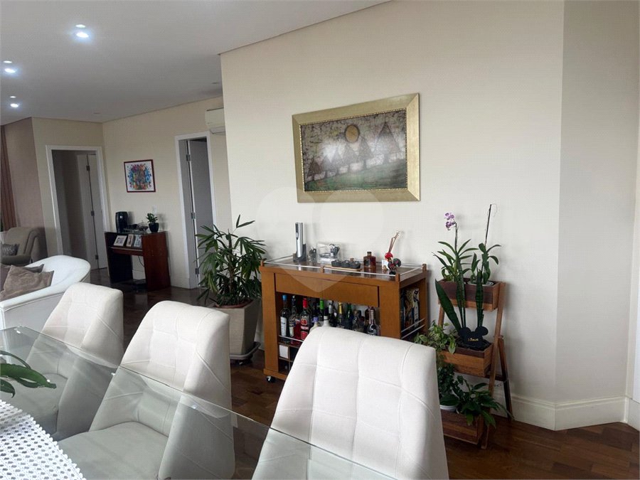 Apartamento à venda com 3 suítes em Vila Suzana, São Paulo, SP