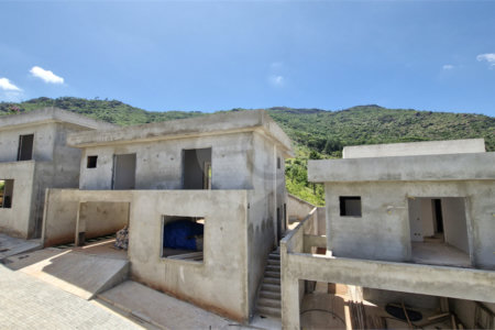 Casa à venda com 4 quartos, sendo 2 suítes, no condomínio Jaboticabeiras, Atibaia - SP