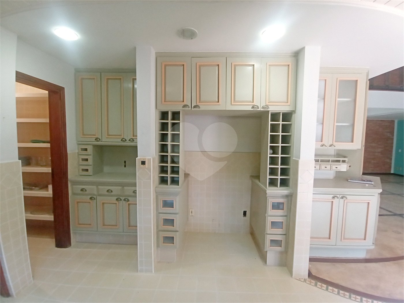 Casa à venda com 3 quartos, sendo 1 suíte,  no condomínio Estância Marambaia, Vinhedo - SP