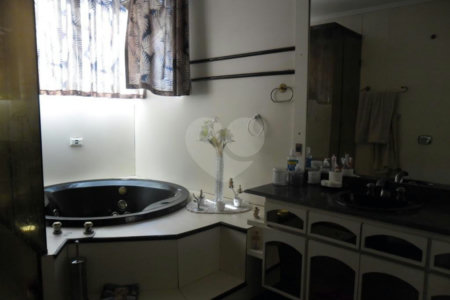 Sobrado à venda com 4 quartos, sendo 2 suítes, em Vila Mazzei, São Paulo, SP