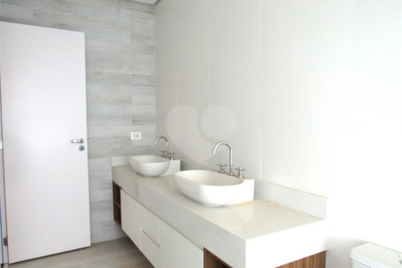 Casa à venda com 4 suítes no condomínio Premiere, São Paulo - SP