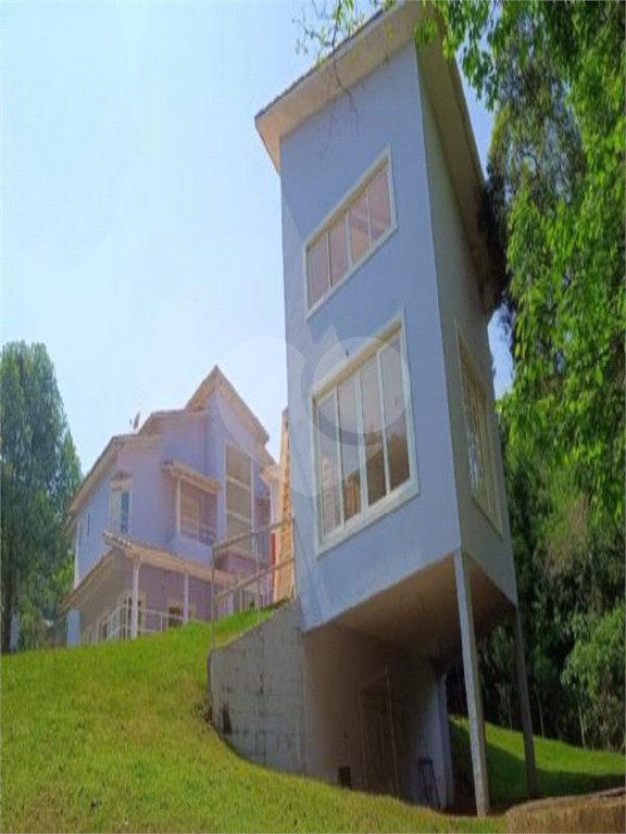 Casa à venda ou para alugar com 4 suítes no condomínio Quebec Ville Residencial, São Roque - SP