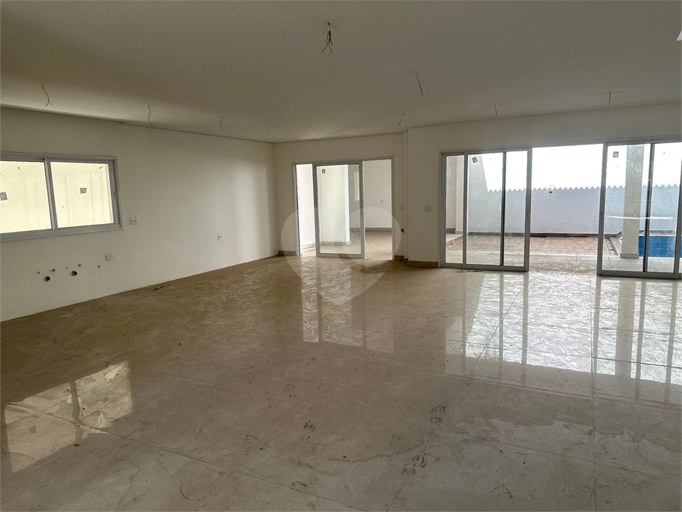 Casa à venda com 4 suítes no condomínio Villaggio Houda, São Paulo - SP