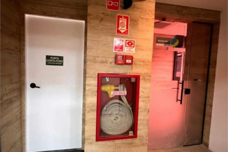 Prédio Corporativo em Santos | 4 Pavimentos | Galpão com Pé-Direito Duplo | Estrutura para +200 Pessoas | Compra Ou Locação