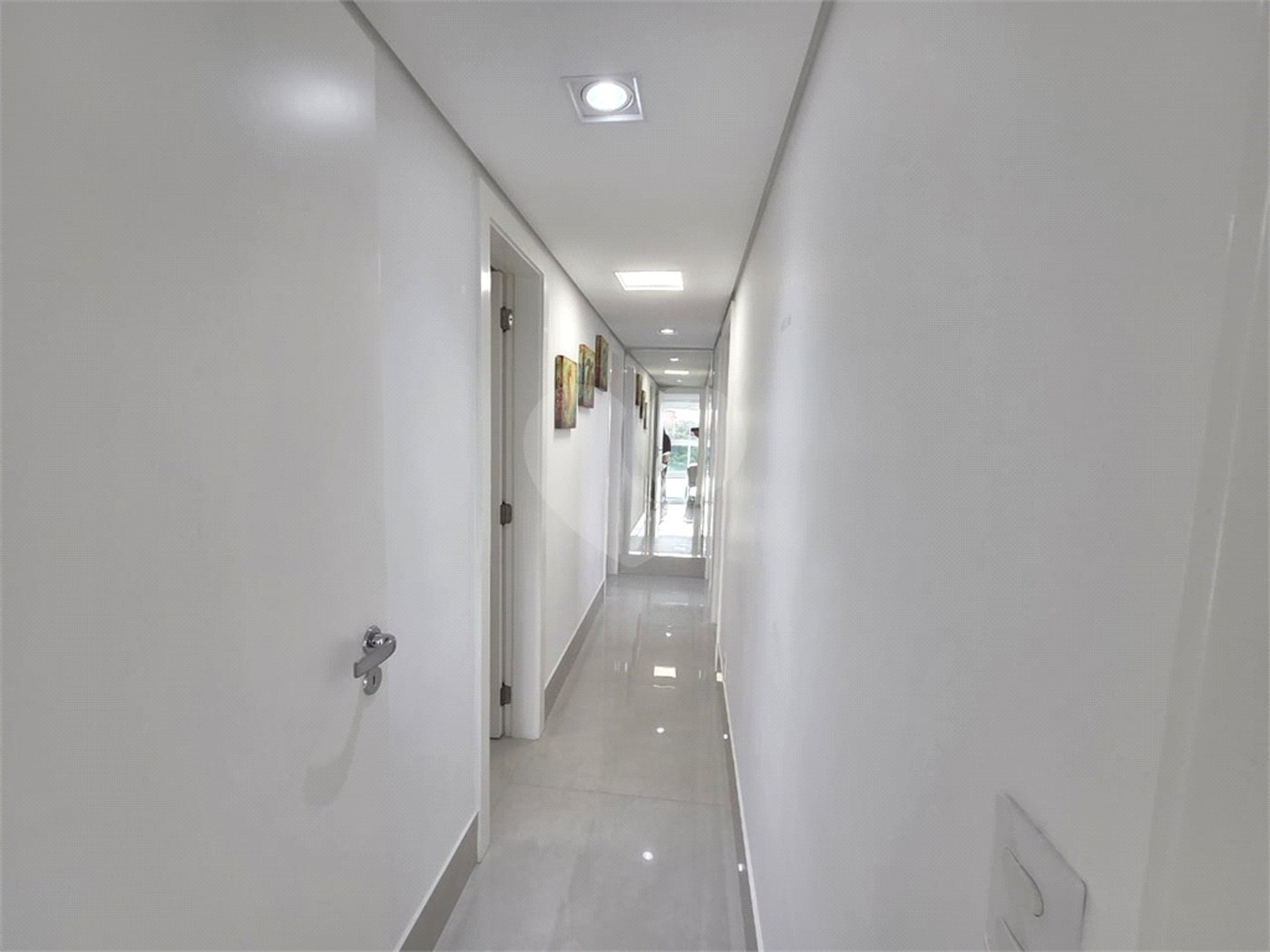 Apartamento à venda com 4 quartos, sendo 2 suítes, em Enseada, Guarujá, SP