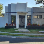 Casa à venda com 3 quartos, sendo 1 suíte, no condomínio Jd. Parque Alvorada, Araraquara - SP