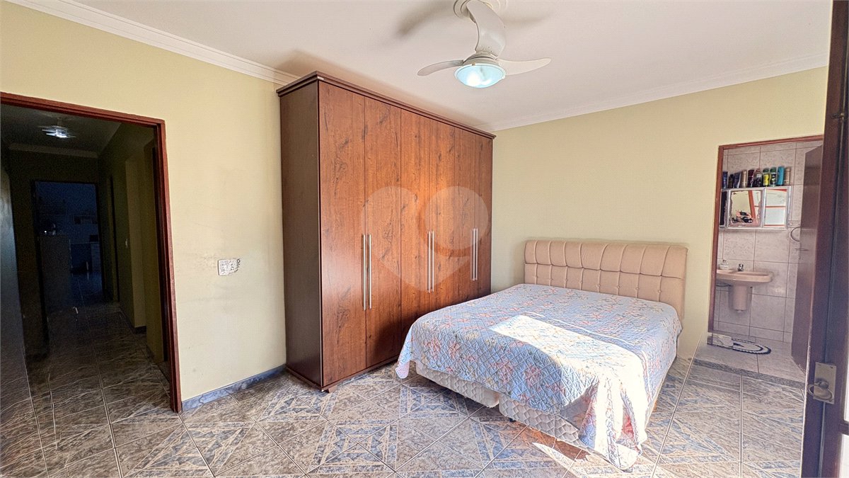 Sobrado à venda com 3 quartos, sendo 1 suíte, em Jardim São Guilherme, Sorocaba, SP