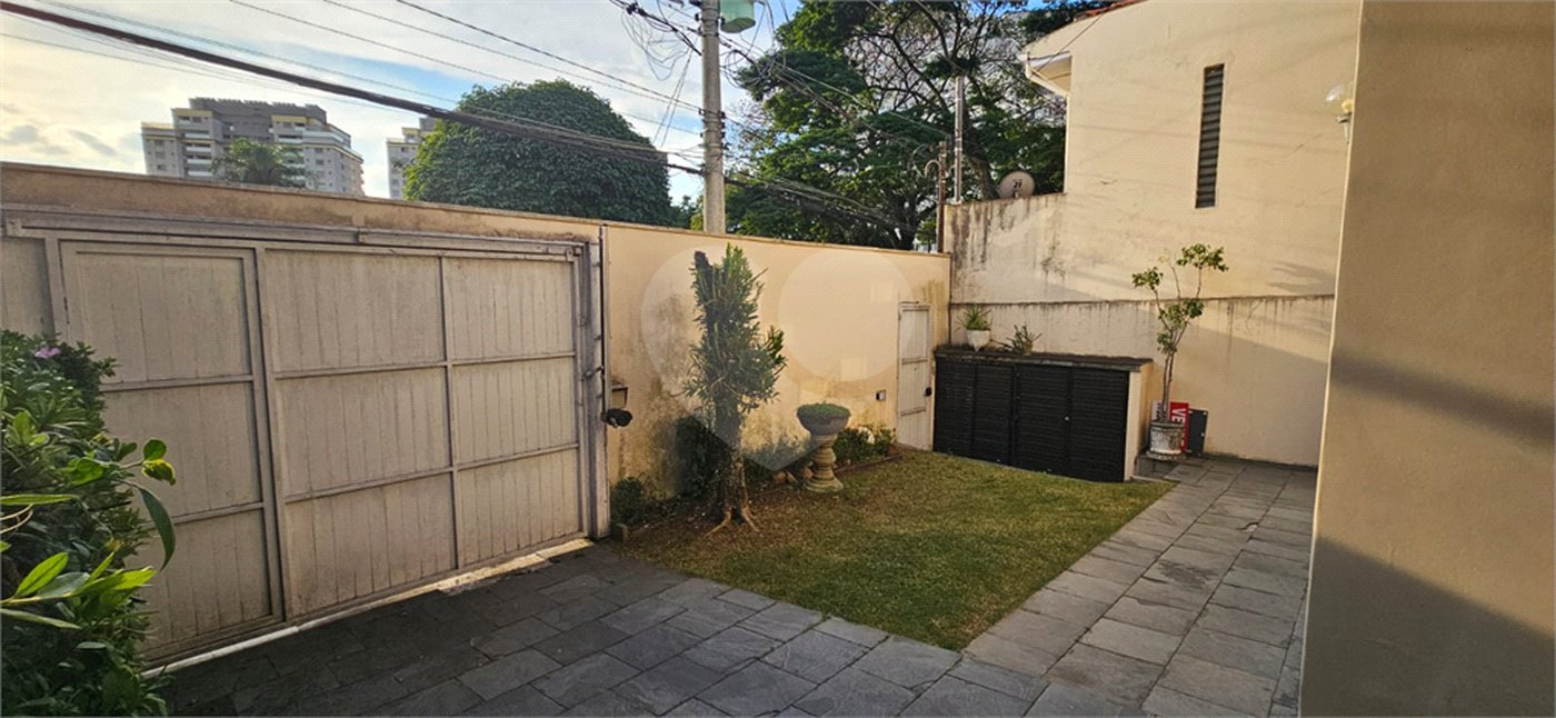 Sobrado à venda ou para alugar com 3 quartos, sendo 1 suíte,  em Indianópolis, São Paulo, SP