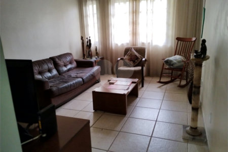 Sobrado à venda com 4 quartos, sendo 1 suíte, em Jardim Monte Kemel, São Paulo, SP