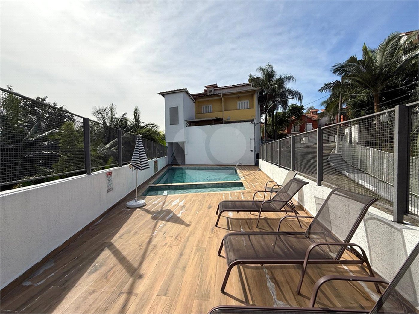 Casa à venda com 2 suítes no condomínio Village Palmas, São Paulo - SP