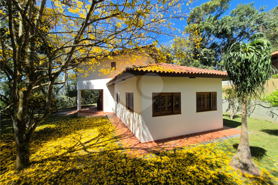 Casa à venda com 4 quartos, sendo 2 suítes, no condomínio Alpes da Cantareira, Mairiporã - SP